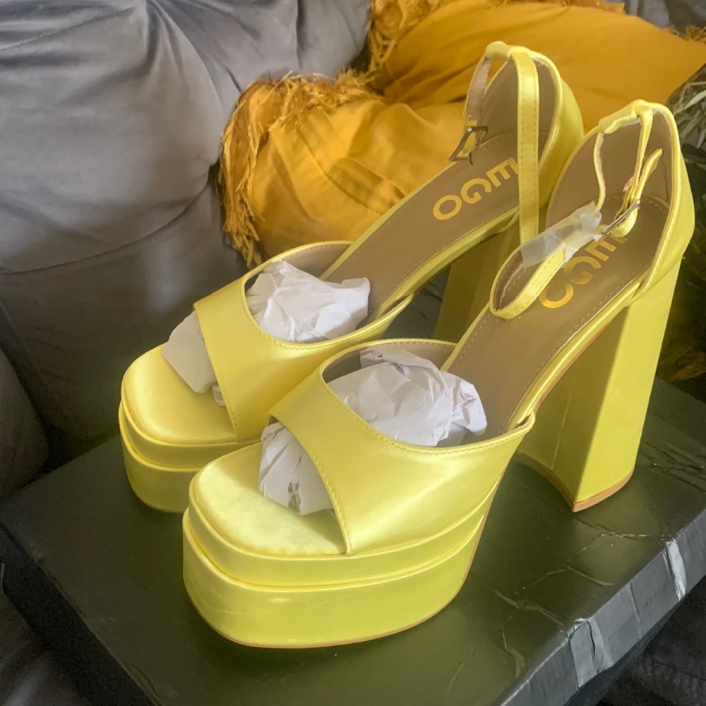 Yellow satin pumps